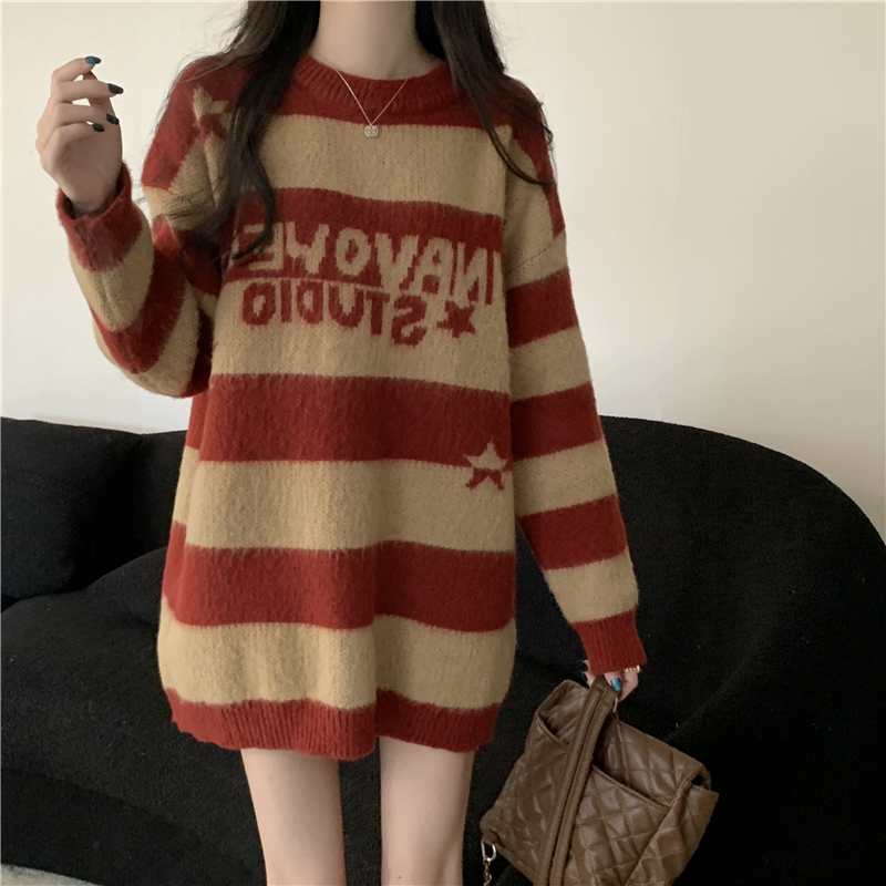 Actual shot of new winter knitted sweater, retro contrast color loose sweater