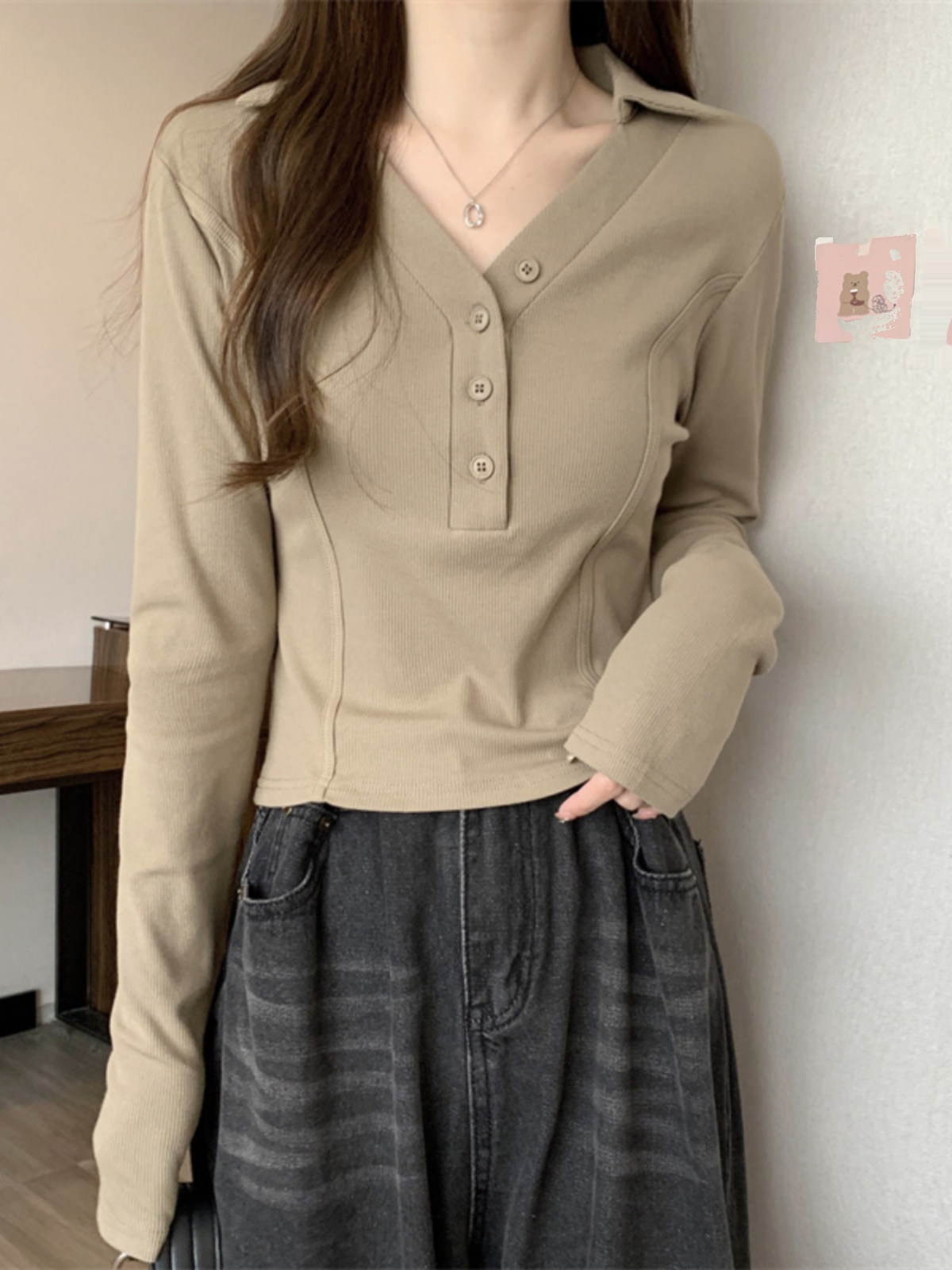 Threaded velvet bottoming shirt for women in autumn and winter, slim fit, straight shoulder T-shirt, long-sleeved top for women