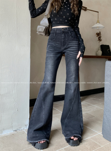 Actual shot of autumn new high-waisted slimming and versatile long jeans with slightly flared edges for women