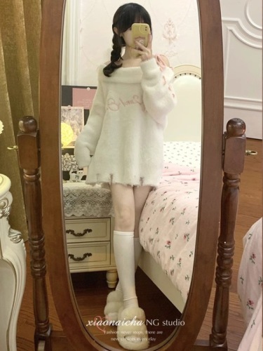 New sweet style hollow mink short white sweater for women in autumn and winter loose and slim long-sleeved sweater