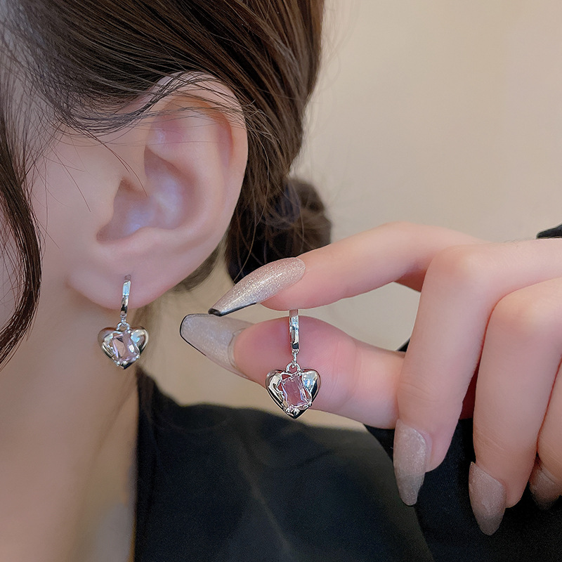 925 silver needle Korean high-end design zircon love earrings for women ins fashion internet celebrity with the same style silver heart-shaped earrings