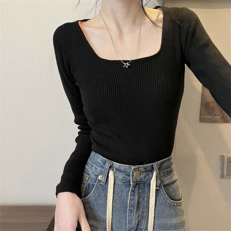 Real shot of design square-neck short knitted top for women in winter, small and niche chic sweater