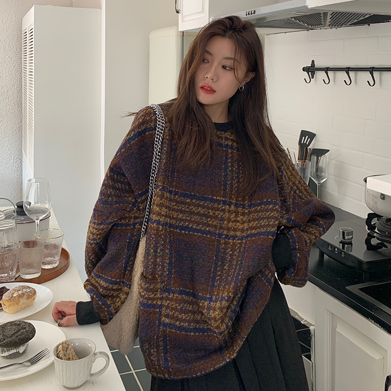 Real shot of thickened woolen sweatshirt for women, retro contrasting plaid long-sleeved autumn new loose casual versatile round neck trend