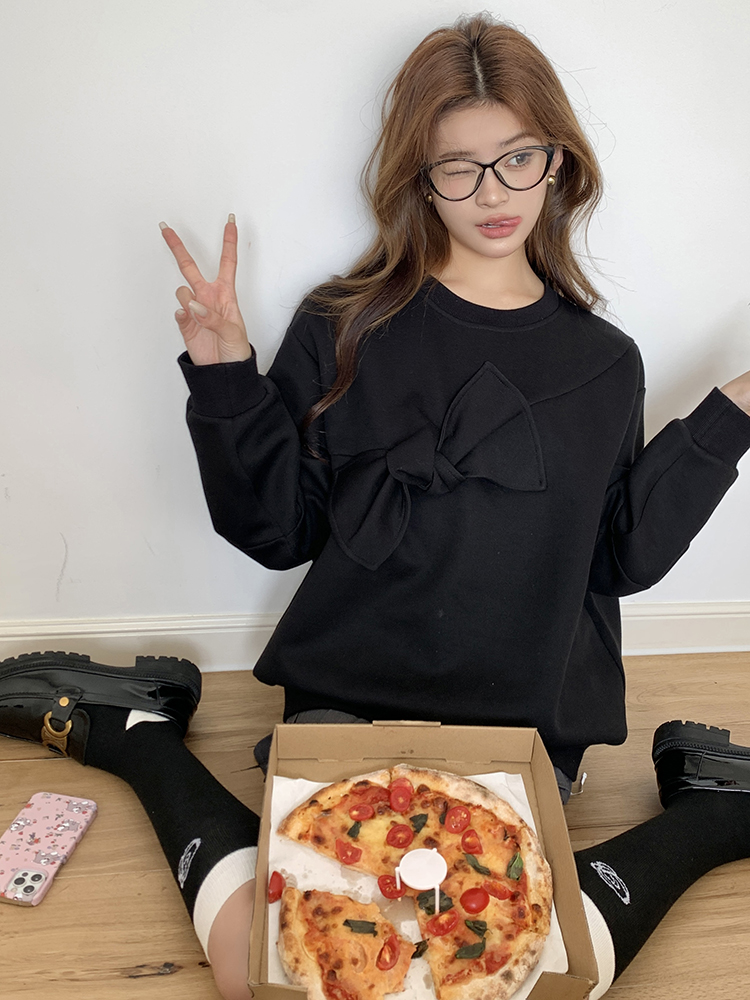 Actual shot of 2023 autumn and winter new style soft cotton age-reducing design black three-dimensional bow women's loose velvet sweatshirt