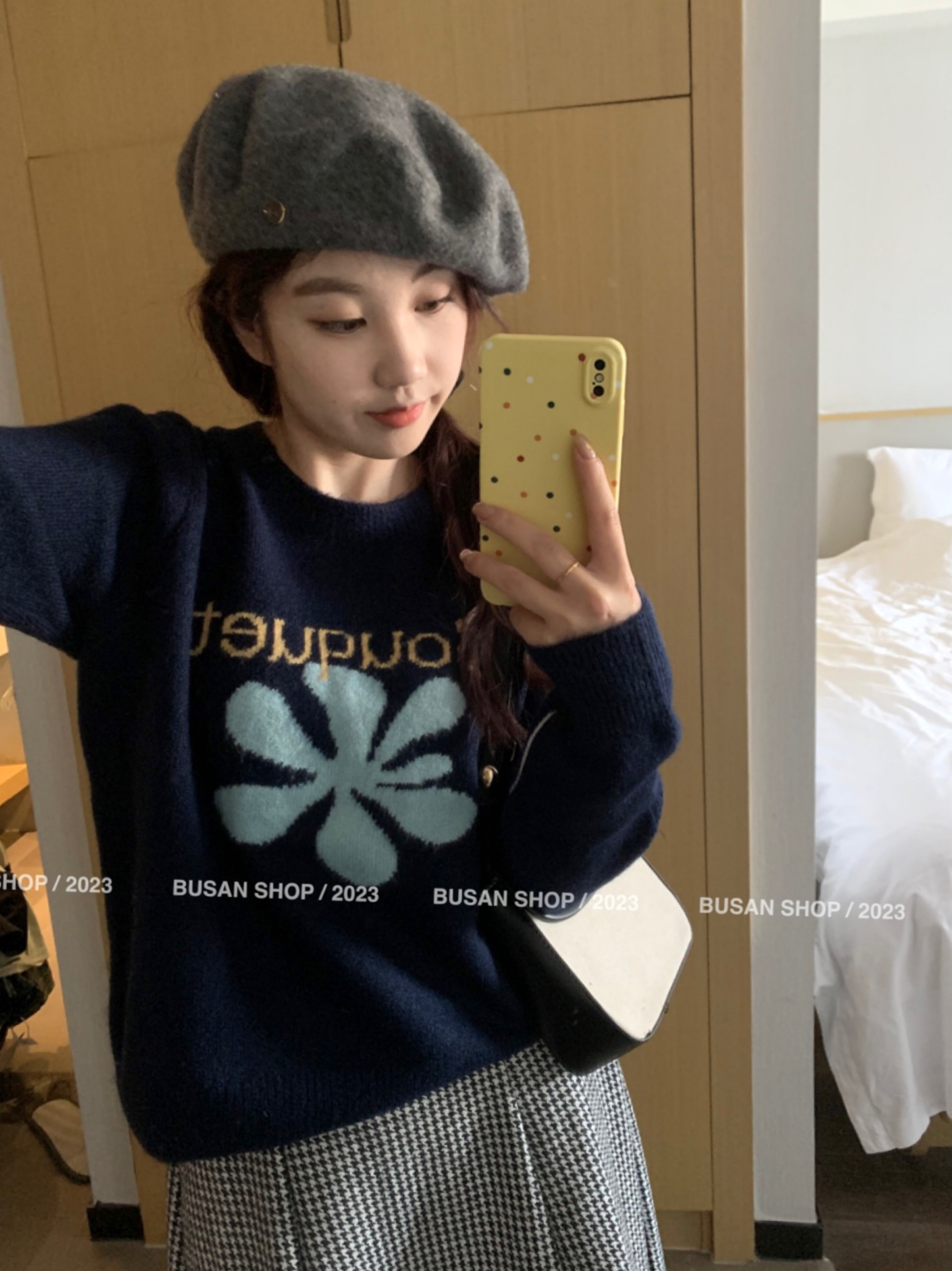 Busan Korean style sweet age-reducing flower sweater for women 2023 new autumn and winter round neck loose and versatile sweater