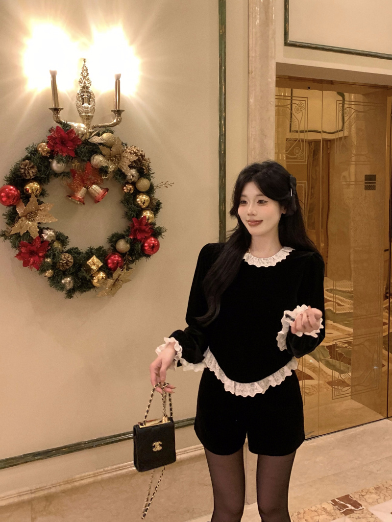 實拍 冬季修身百搭法式復古設計感花邊圓領絲絨上衣+高腰短褲