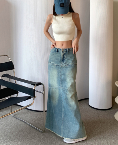 Real shot of 2023 autumn and winter new trendy brand design denim skirt that covers the hips and looks slimming fishtail skirt with pockets long skirt for women