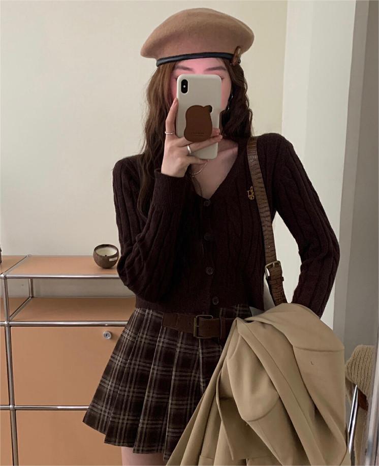 學院風V領刺繡短款針織開衫女裝秋冬季新款修身長袖上衣毛衣外套