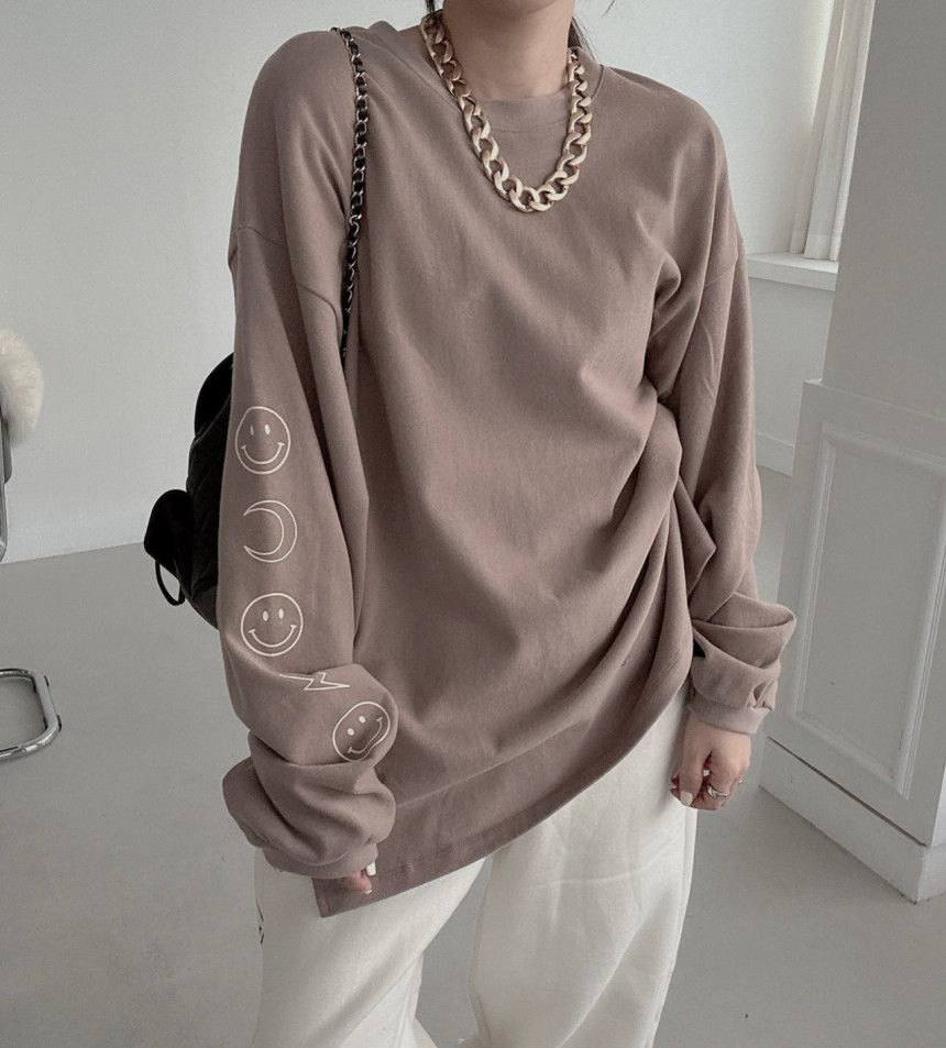 INS Korea Dongdaemun!  Autumn and winter loose and versatile long-sleeved mid-length T-shirt bottoming shirt round neck pullover white top