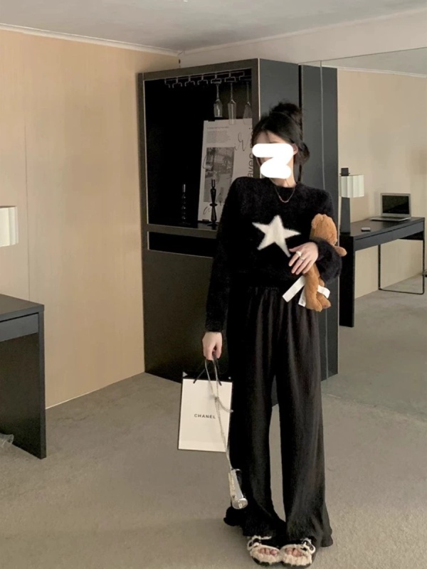 Black short sweater for women for autumn and winter outer wear design niche star round neck pullover soft waxy plush velvet sweater