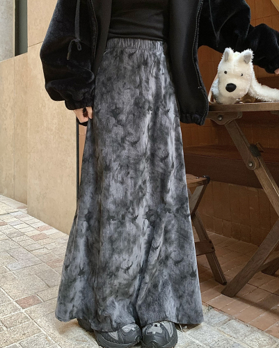Actual shot of smoky gray velvet tie-dye skirt, winter elastic waist slimming long skirt, versatile casual A-line skirt