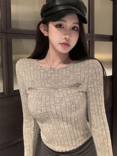 Actual shot of sexy soft zippered round neck knitted long-sleeved bottoming shirt top