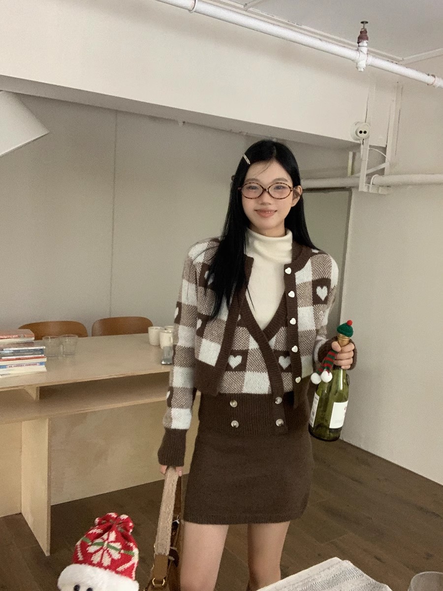 紅人館羊毛針織開衫女秋冬2023新款超好看上衣咖色毛衣外套三件套