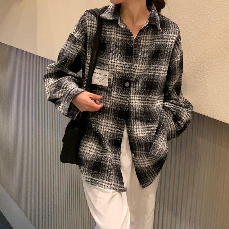 Actual shot of new Hong Kong style retro plaid shirt thickened jacket women's autumn and winter loose shirt POLO collar top trendy