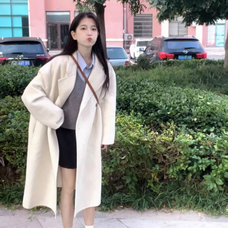 French retro design woolen coat, autumn and winter new style, Korean style, gentle style, small temperament, medium and long style