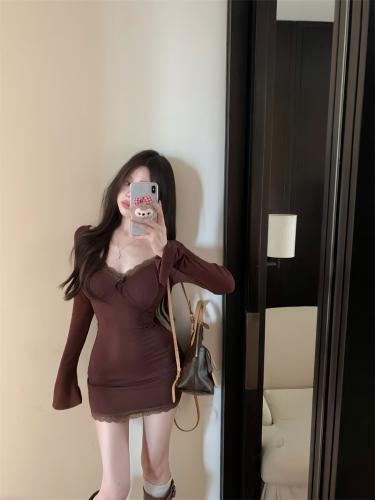 Brown sexy v-neck long-sleeved dress for women in autumn, lace inner wear, little mom skirt, tight waist-hugging hip skirt