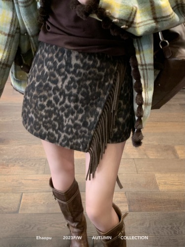 Real shot of fringed woolen skirt for women, winter short A-line skirt, high waist slimming retro skirt