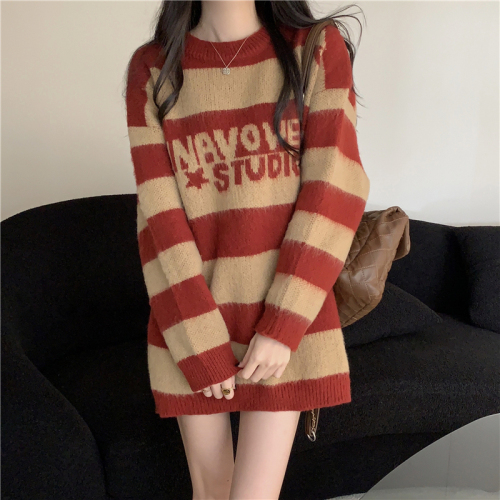 Actual shot of new winter knitted sweater, retro contrast color loose sweater