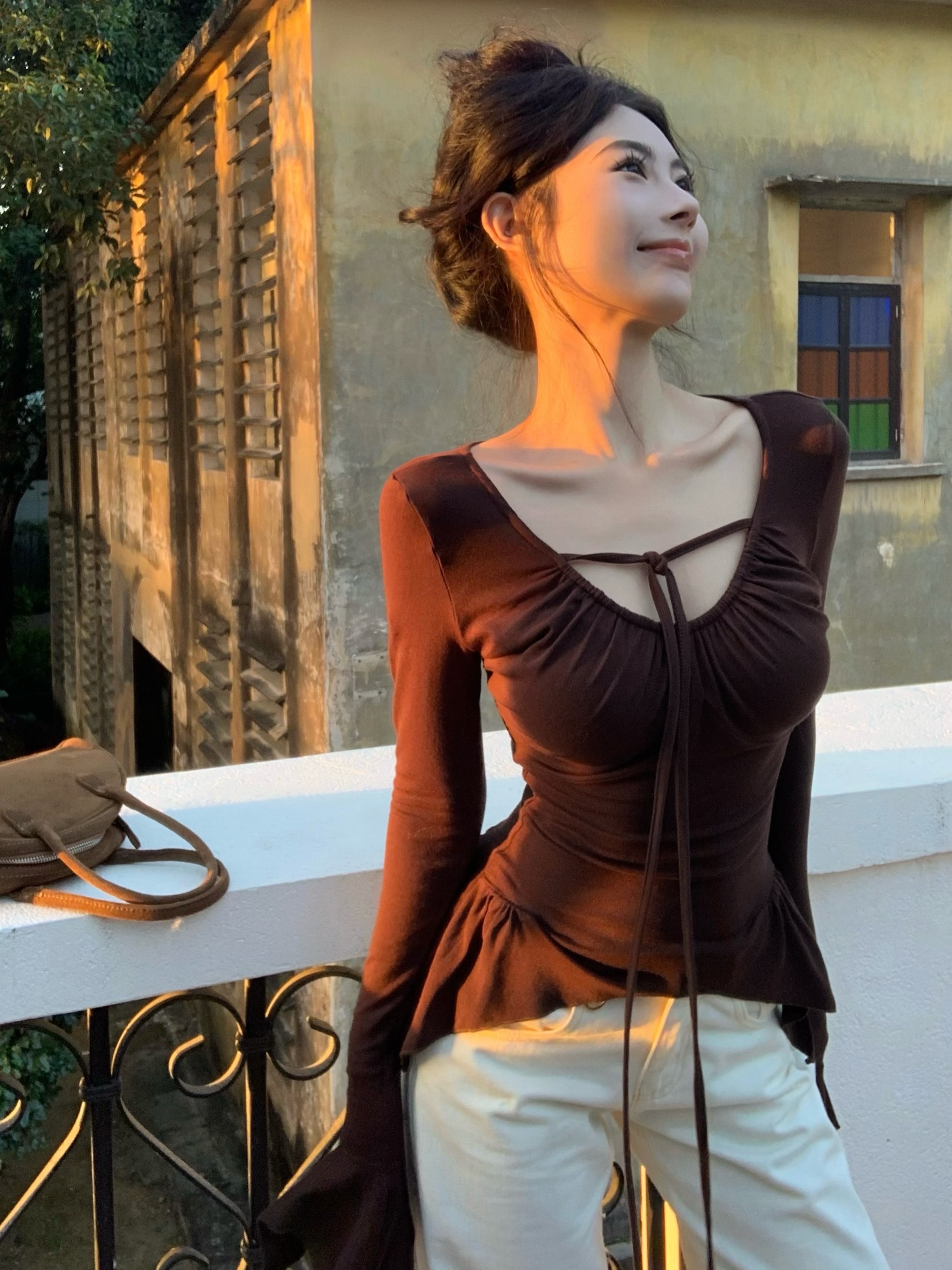 Actual shot of the new autumn and winter Korean style pleated bell sleeve three-color commuting fashion versatile bottoming shirt top