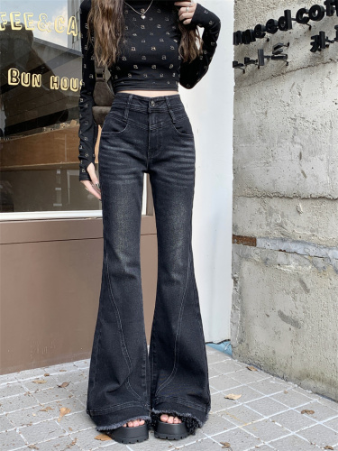 Actual shot of autumn new high-waisted slimming and versatile long jeans with slightly flared edges for women