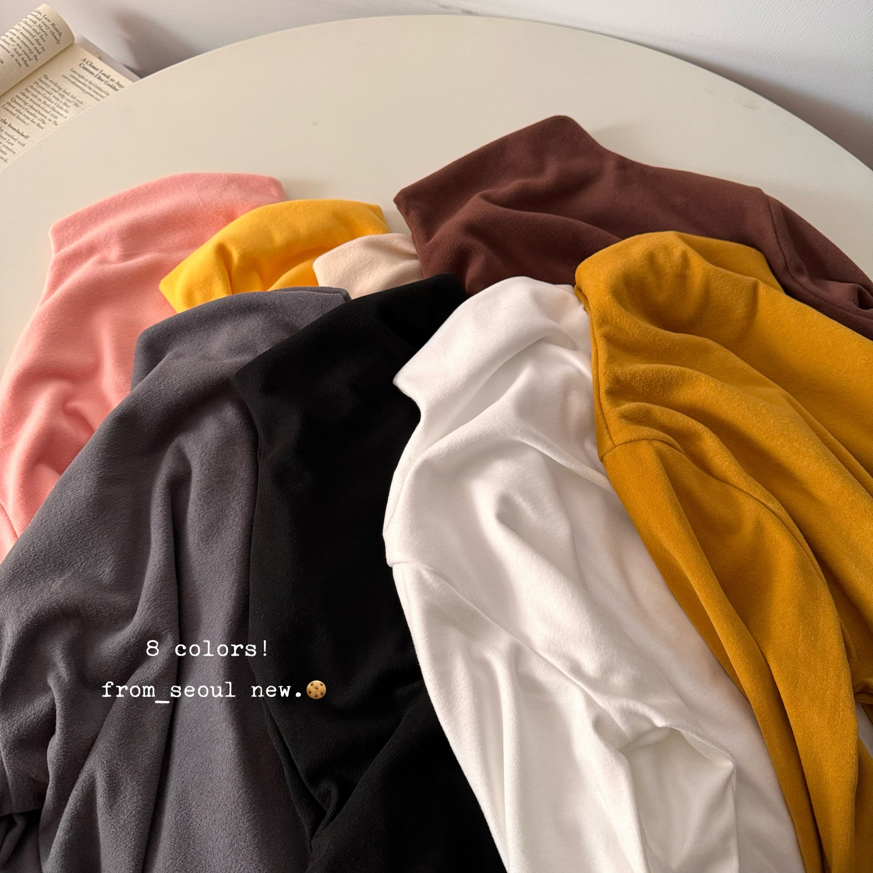 Real shot of a semi-turtle collar warm top with German velvet and thickened self-heating bottoming shirt with brushed long sleeves inside