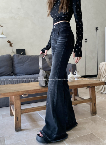 Actual shot of autumn new high-waisted slimming and versatile long jeans with slightly flared edges for women