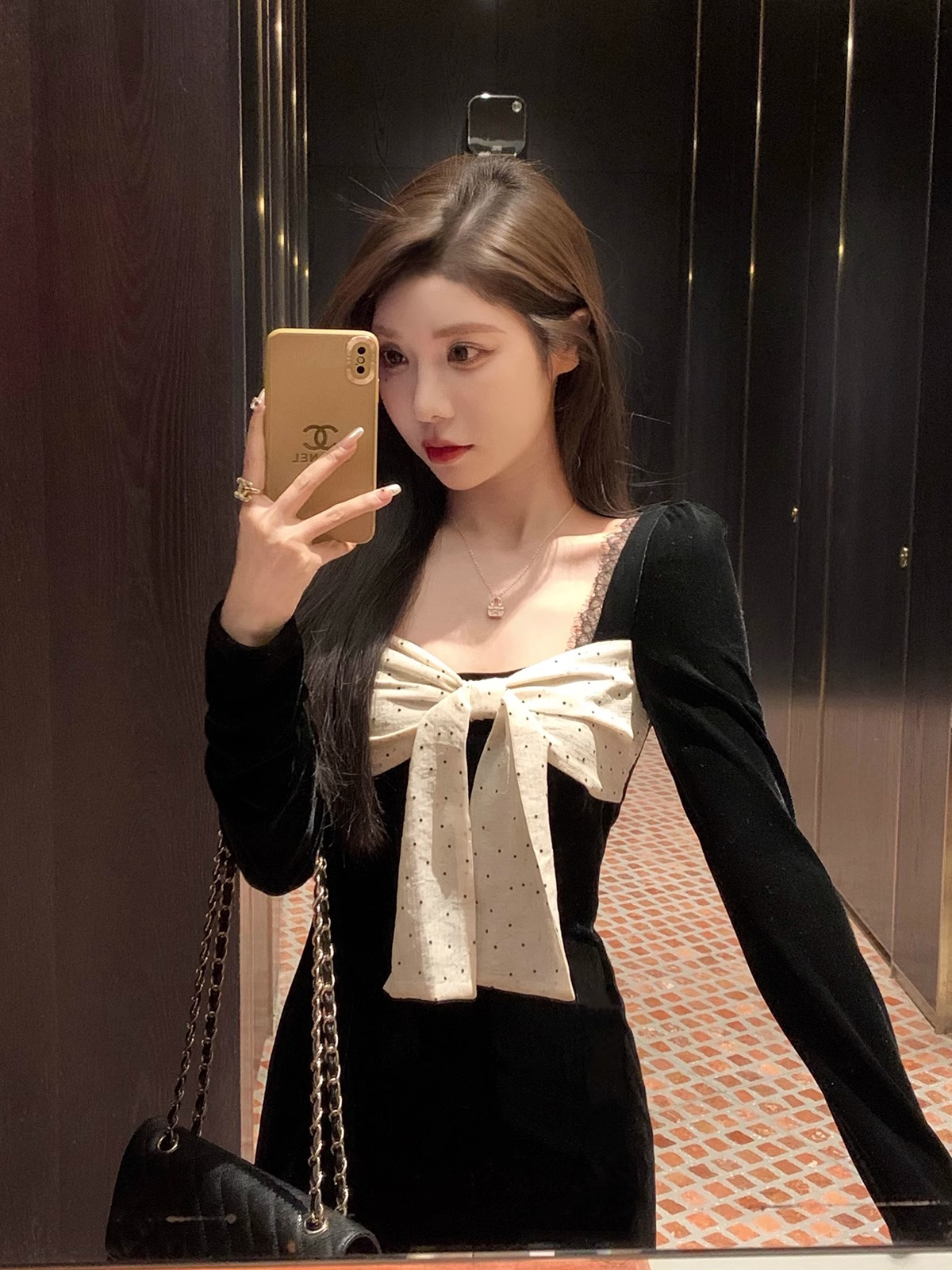 JustQin Nanzhu Qianjin Autumn and Winter New French Retro Palace Style Slim Black Velvet Dress for Women