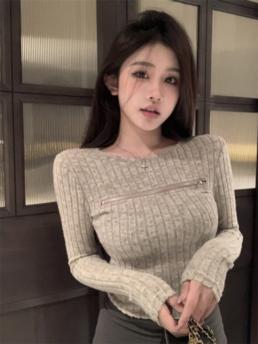 Actual shot of sexy soft zippered round neck knitted long-sleeved bottoming shirt top