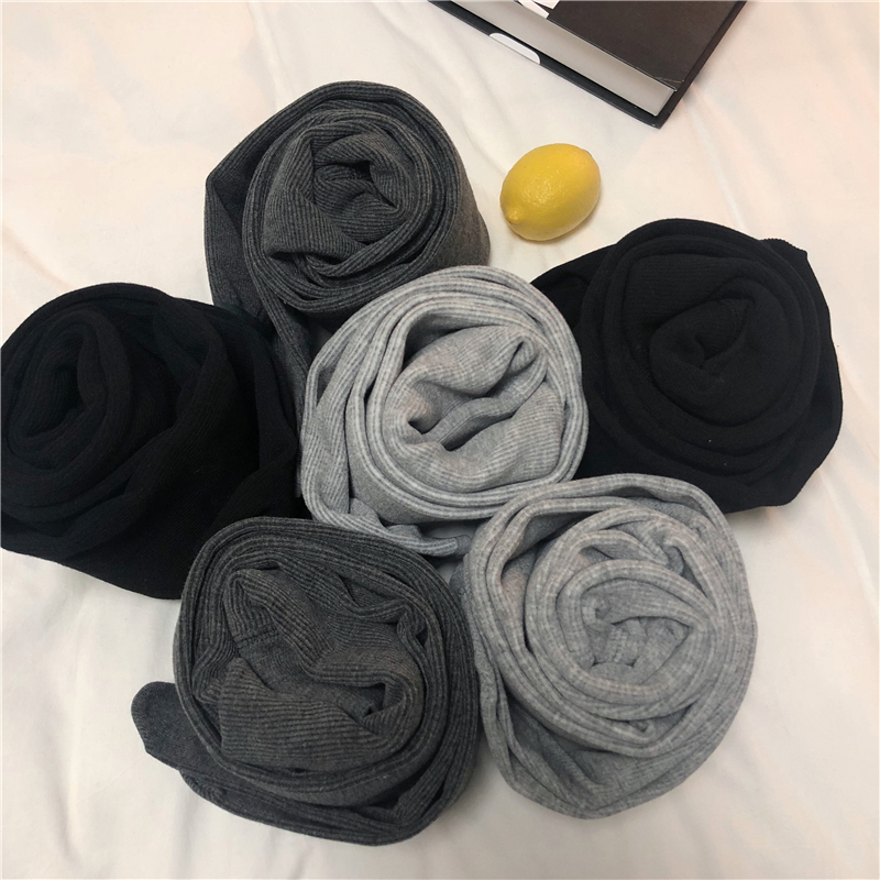 Real shot of threaded, velvet and thickened foot tights and leggings