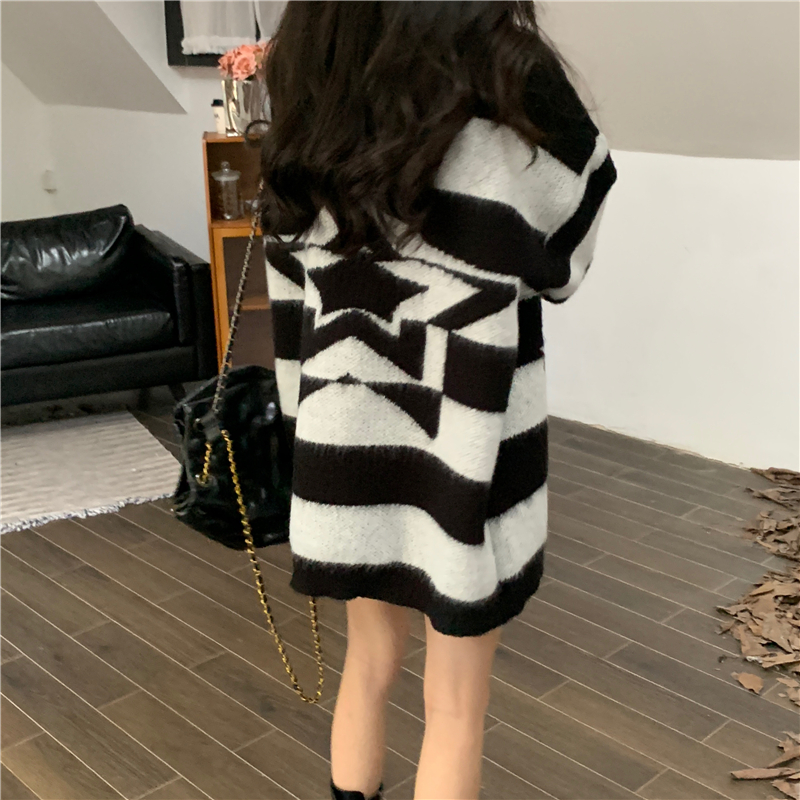 Actual shot of new winter knitted sweater, retro contrast color loose sweater for women