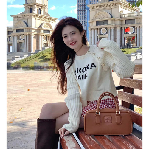 Gentle short sweater for women with letter jacquard design, niche and chic sweater, sweet long-sleeved top, bottoming shirt