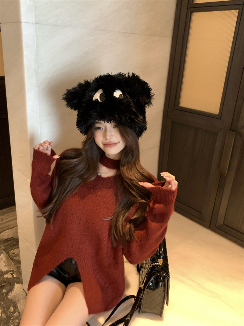 Actual shot of autumn and winter red halterneck hem slit, stylish age-reducing knitted sweater, niche slimming and elegant sweater