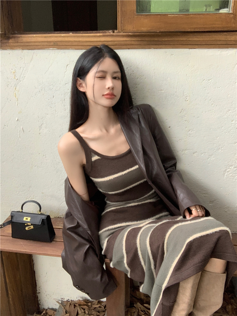 復古u領條紋針織打底連衣裙女秋冬內搭修身毛衣裙垂墜感無袖長裙