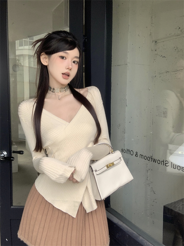 實拍秋冬新款V領別致設計感交叉修身顯瘦針織打底衫