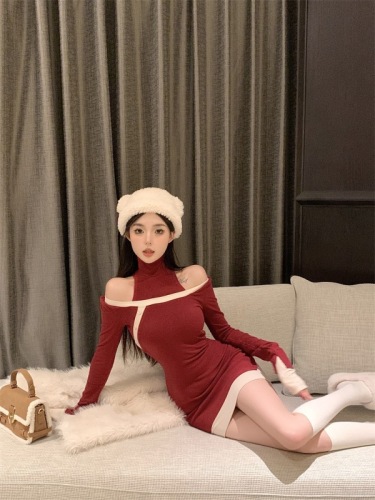 Real shot~Christmas atmosphere hottie halterneck dress for women in autumn and winter contrast color long-sleeved sexy hip-covering short skirt