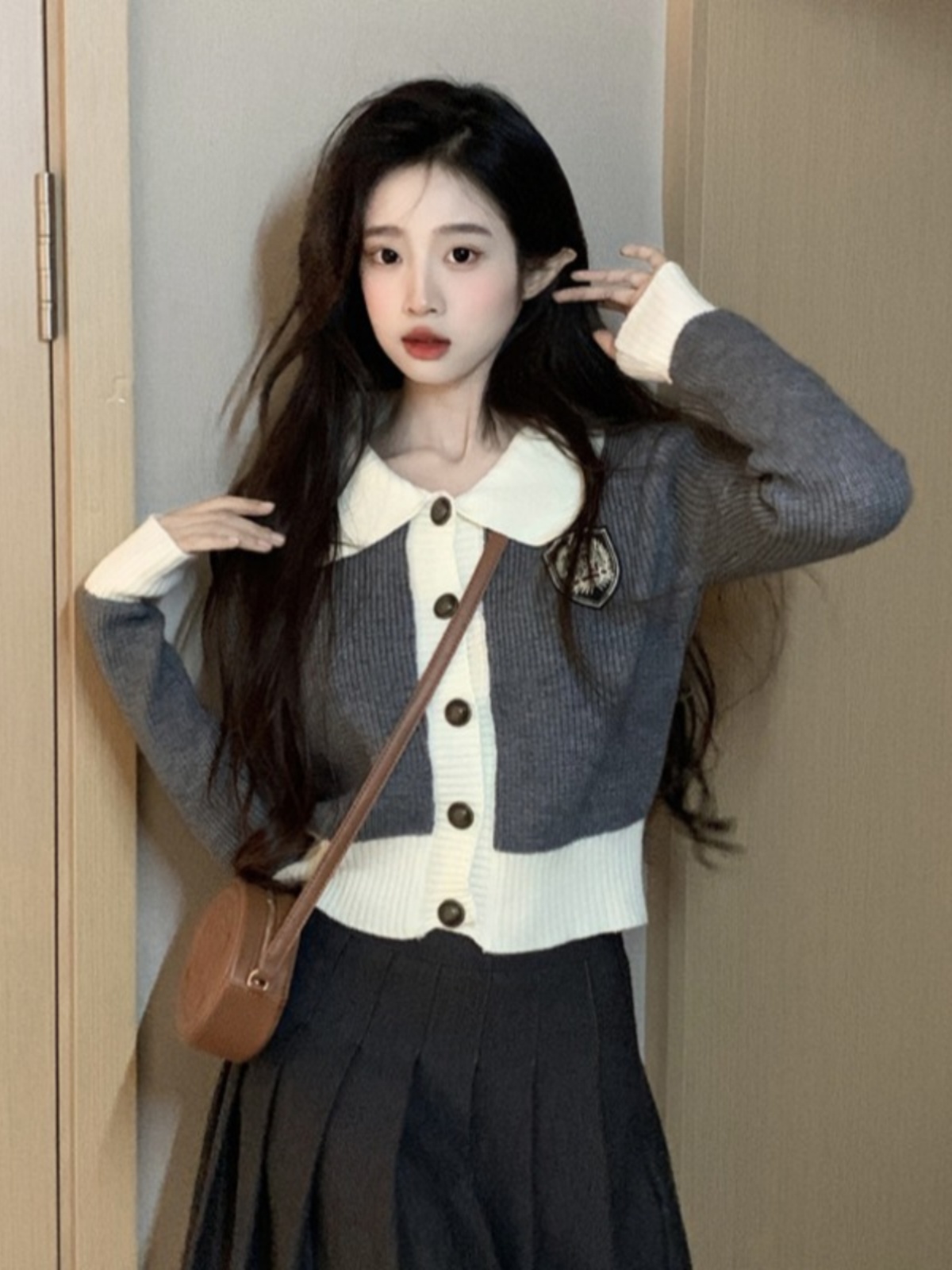 College style gray short knitted cardigan for women autumn 2023 new French lapel sweater jacket for small people
