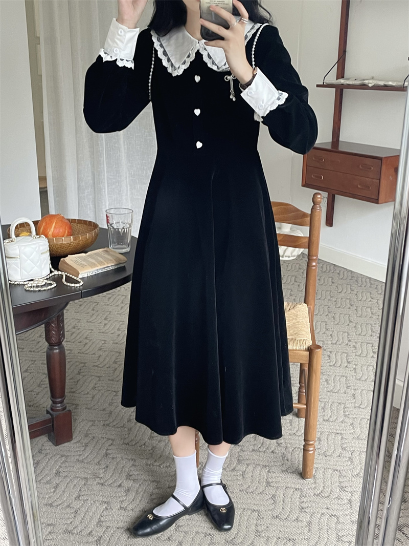 Real shot of French Hepburn style black long dress 2023 winter new lace splicing design waist tutu skirt