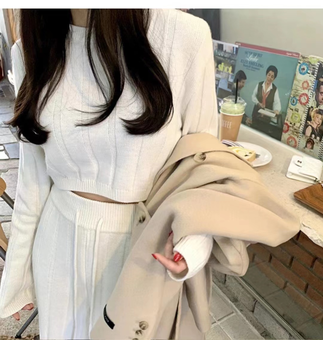 South Korea's Dongdaemun Winter Wear New Lazy Short Knitted Sweater Casual Suit Women's High Waisted Wide Leg Pants Two-piece Set
