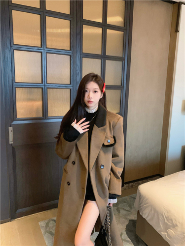 Actual shot ~ Winter new style Korean retro color matching high-end quilted warm woolen jacket for women