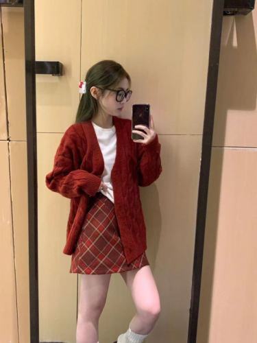 Autumn and winter outfit matching New Year's knitted sweater shirt red thickened sweater jacket sweater cardigan women's clothing