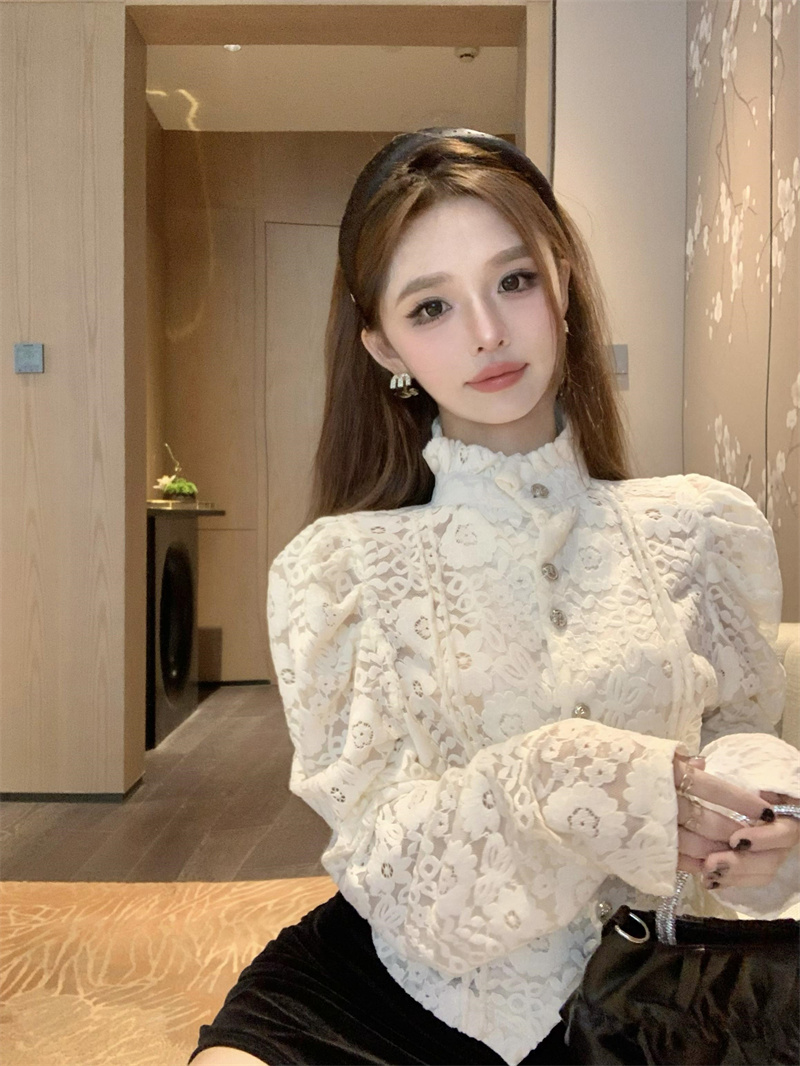Winter French loose and chic button-heavy lace hollow flower splicing long-sleeved stand-up collar real shot