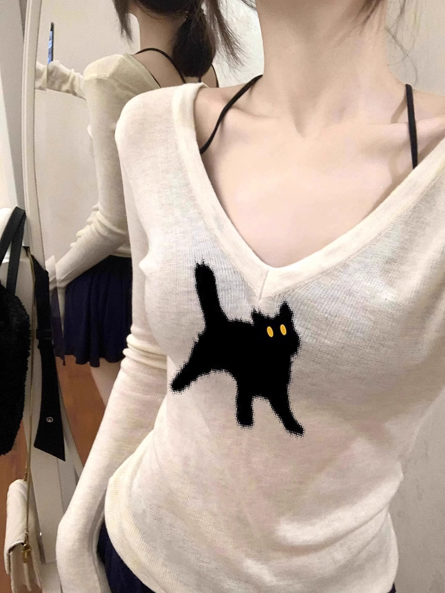 Maillard wear v-neck French sweater tops for women 2023 early autumn millennium hottie chic sweet and spicy long-sleeved T-shirt