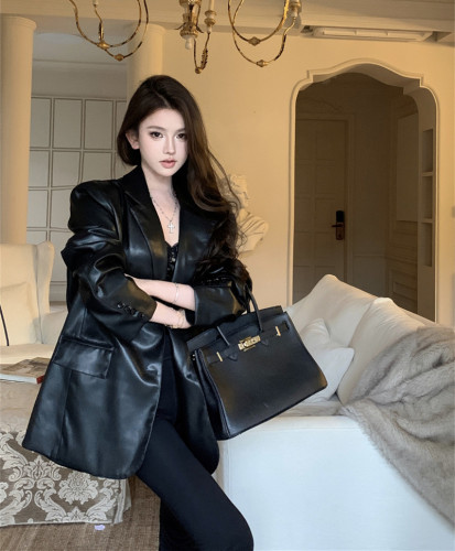 Real shot of winter Hong Kong style high-end street retro black cotton thickened PU suit leather jacket for women