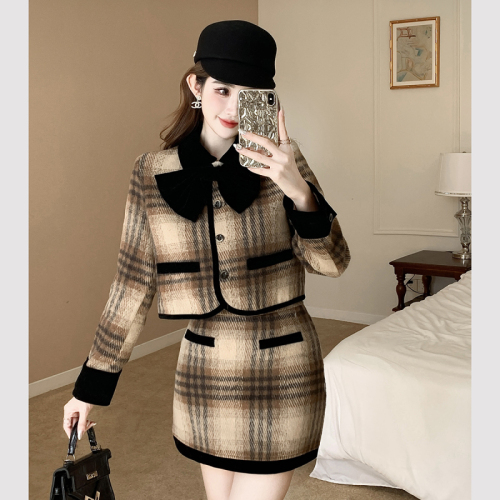 Real shot of retro small fragrant short skirt quilted women's 2023 winter new bow woolen two-piece set
