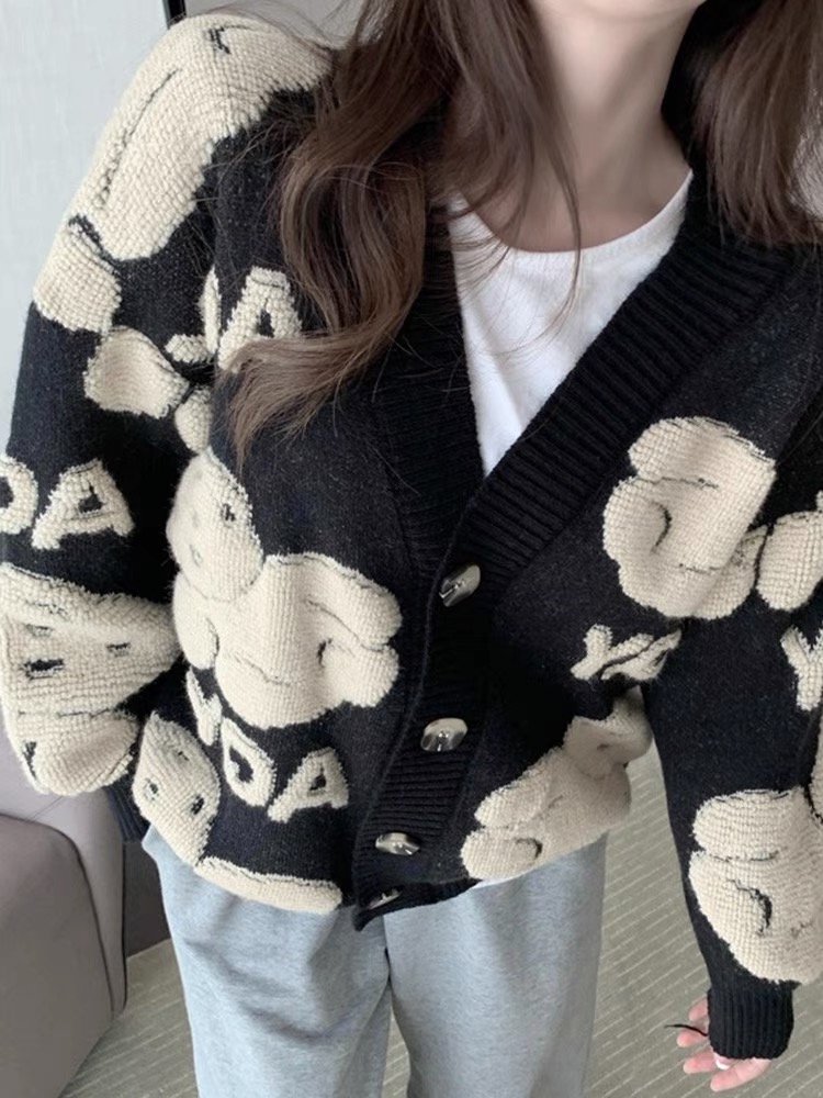 優質 2023秋冬網紅小熊V領開衫毛衣寬鬆慵懶風設計感女裝