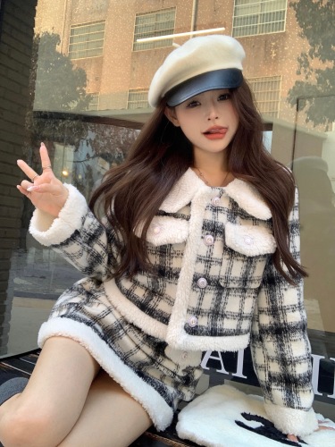 Actual shot of Christmas and New Year suit for women in autumn and winter, thickened small fragrant style plaid jacket + skirt and short skirt