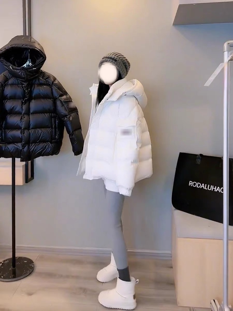 情侶款羽絨服女短款2023冬季新款大牌亮面寬鬆白鴨絨麵包服外套潮