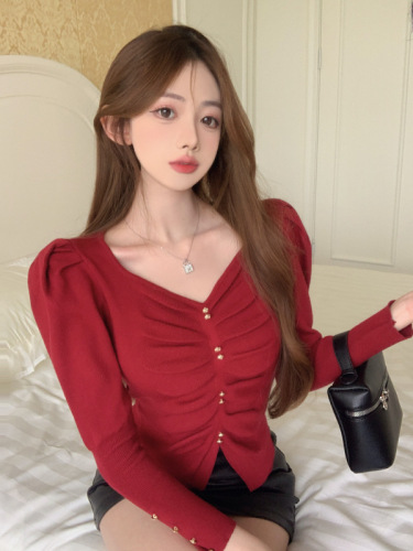 Real shot of autumn long-sleeved tops, short styles, stylish and chic, sweet and spicy slim knitted bottoming shirts, T-shirts for women, new styles