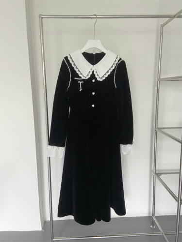 Real shot of French Hepburn style black long dress 2023 winter new lace splicing design waist tutu skirt