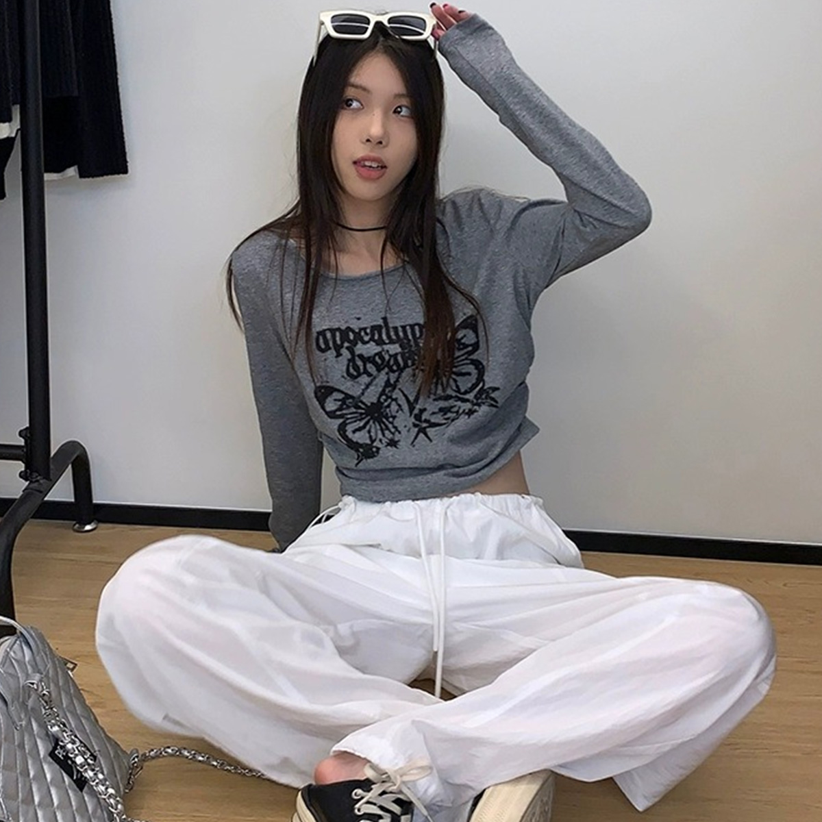 質檢官圖秋季新款韓版時尚簡約塗鴉印花褶皺收腰長袖短款上衣女